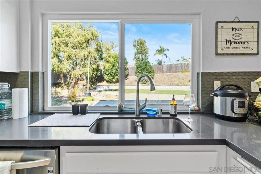 This spacious 1,600 sq. ft. (but closer to 2,000 sf with an - Beach Home for sale in Oceanside, California on Beachhouse.com