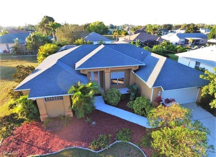 Beautiful pool home in a wonderful neighborhood, conveniently - Beach Home for sale in Cape Coral, Florida on Beachhouse.com