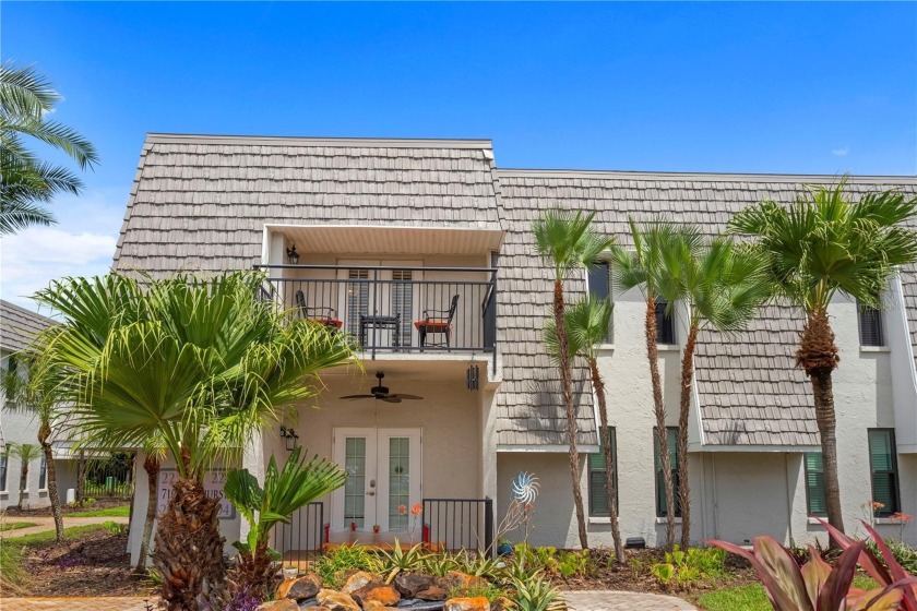 Beautiful 2nd Story End Unit Condo in the Heart of Dunedin!

 - Beach Condo for sale in Dunedin, Florida on Beachhouse.com