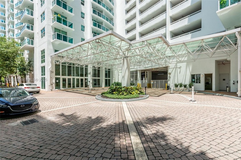 BEAUTIFUL LOFT WITH SPECTACULAR VIEWS OVERLOOKING THE BRICKELL - Beach Condo for sale in Miami, Florida on Beachhouse.com