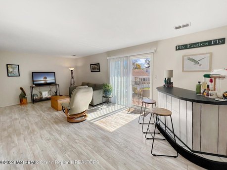 Bright and sunny, clean and turnkey, this roomy 1 bedroom condo - Beach Condo for sale in Belmar, New Jersey on Beachhouse.com