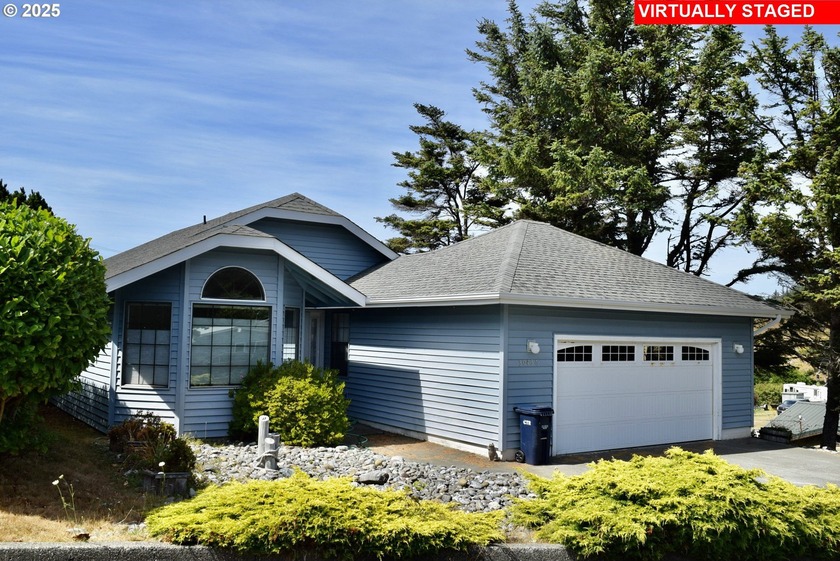 Charming three-bedroom, two-bath home located in a quiet - Beach Home for sale in Gold Beach, Oregon on Beachhouse.com