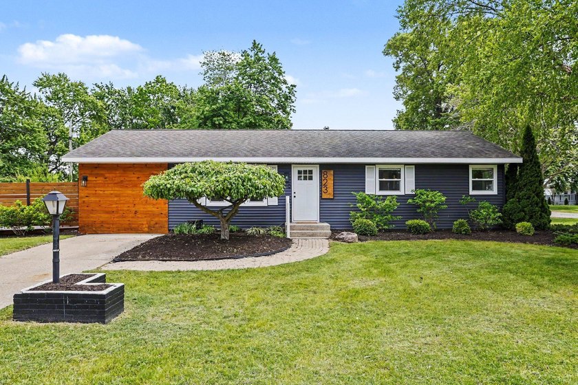 Welcome to your perfect Harbor Country getaway in the heart of - Beach Home for sale in New Buffalo, Michigan on Beachhouse.com