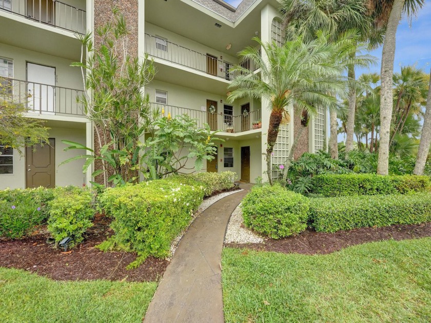 This condo truly offers a lifestyle of comfort, convenience, and - Beach Condo for sale in Lake Worth, Florida on Beachhouse.com