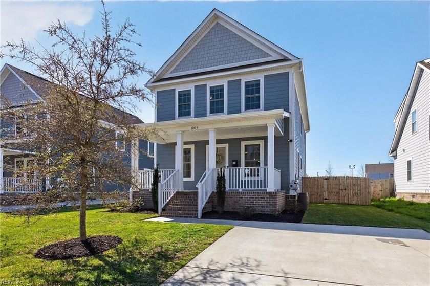 Move in ready and like new!  Open floor plan with lots of - Beach Home for sale in Norfolk, Virginia on Beachhouse.com