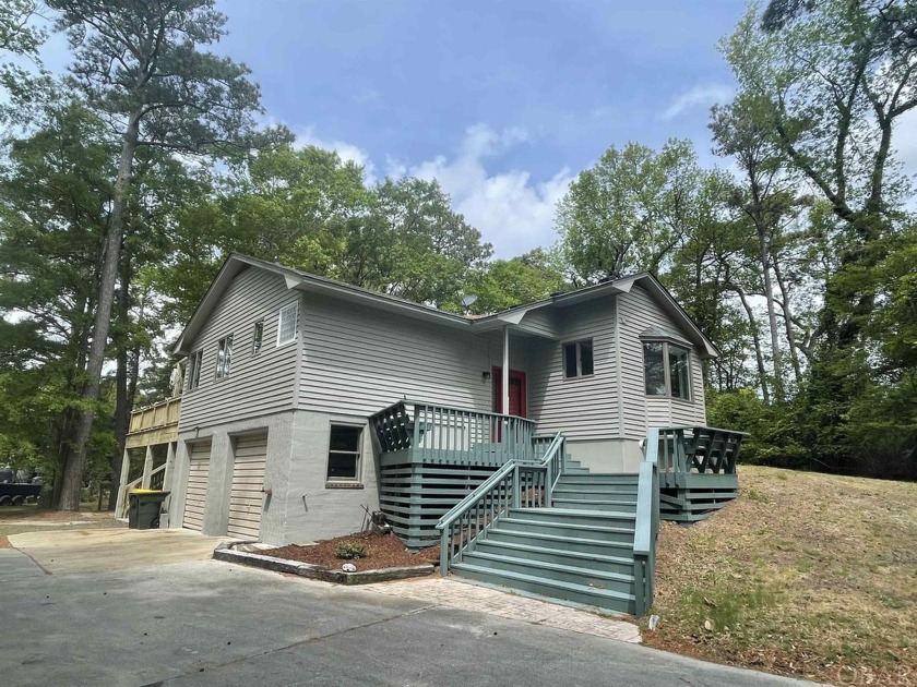 Look at this beautiful 3 bd, 3-bathroom canal-front located in - Beach Home for sale in Southern Shores, North Carolina on Beachhouse.com