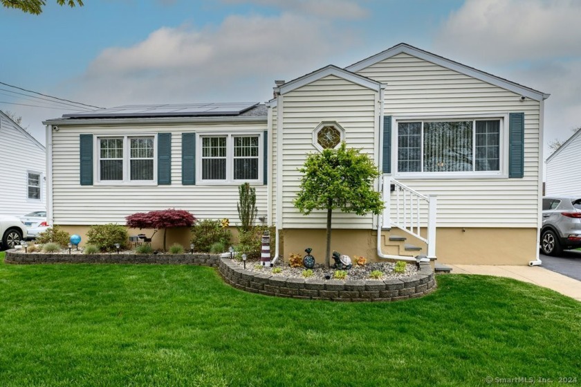 This meticulously maintained, inviting ranch-style home that - Beach Home for sale in New Haven, Connecticut on Beachhouse.com