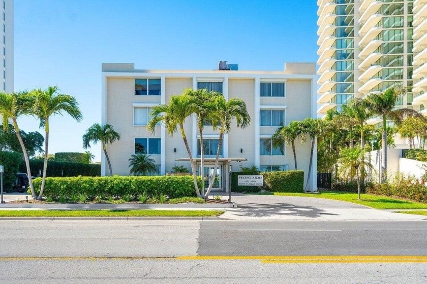 LOCATION !!! Most  Popular location in WPB  live where all the - Beach Condo for sale in West Palm Beach, Florida on Beachhouse.com