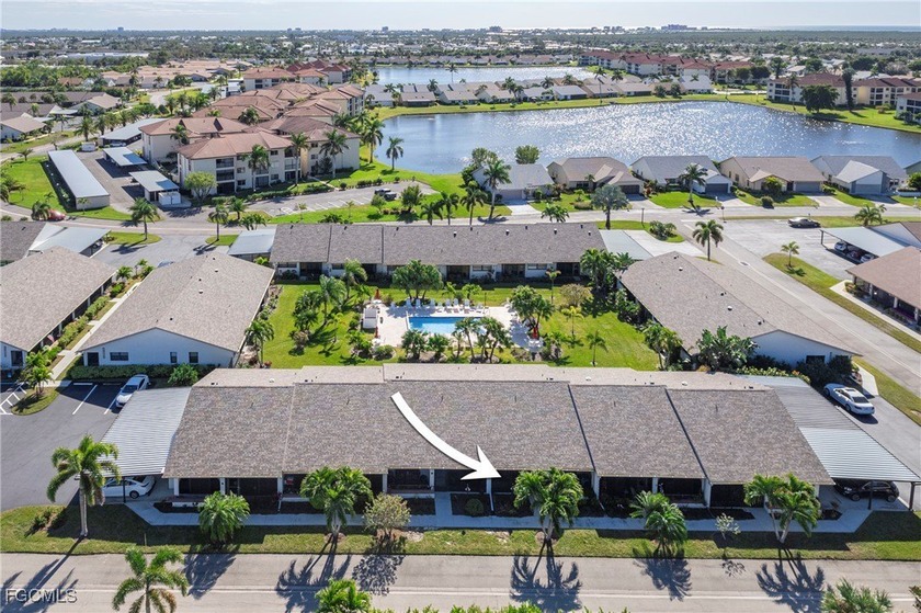 Beautifully maintained pool villa with vaulted ceilings located - Beach Condo for sale in Fort Myers, Florida on Beachhouse.com