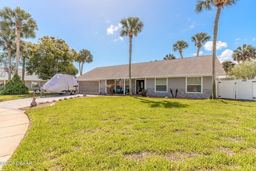 Practically brand-new home with a newly enclosed - Beach Home for sale in Port Orange, Florida on Beachhouse.com