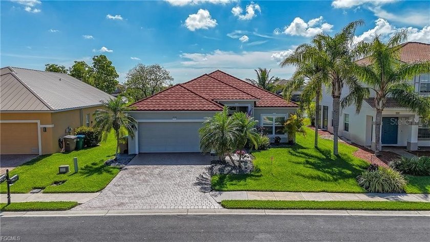 Lakefront Living in Gated Heatherwood Lakes - Cape Coral, FL | - Beach Home for sale in Cape Coral, Florida on Beachhouse.com