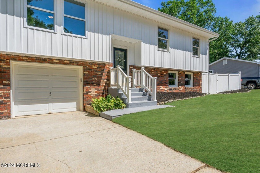 Remodeled 3-bedroom 2.5 bath home with split entry has ample - Beach Home for sale in Manahawkin, New Jersey on Beachhouse.com