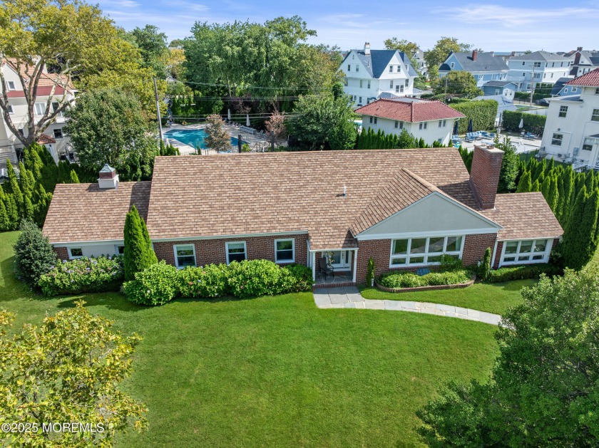 Come see this charming 5-Bedroom Home in Allenhurst sitting on a - Beach Home for sale in Allenhurst, New Jersey on Beachhouse.com