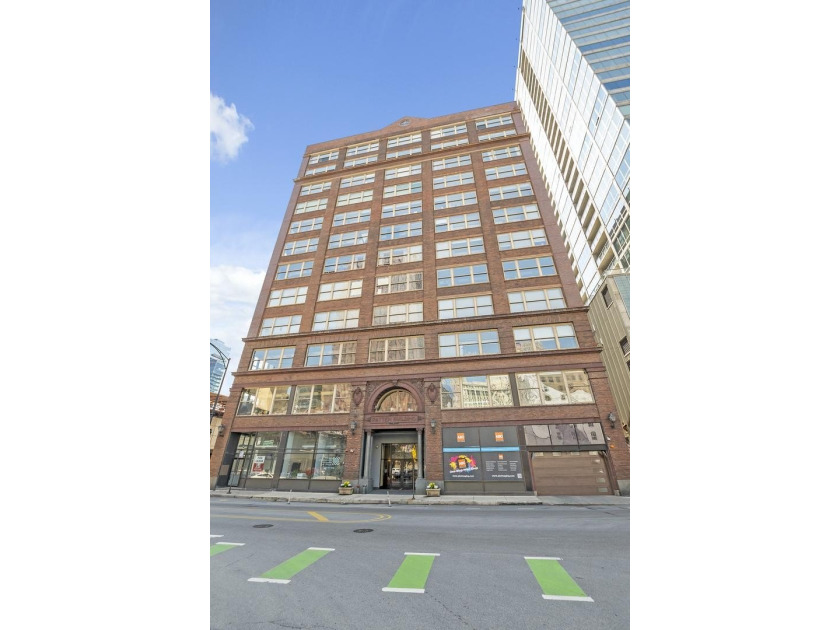 Breathtaking South Loop Loft with 3 Beds and 3 Baths. Two units - Beach Condo for sale in Chicago, Illinois on Beachhouse.com