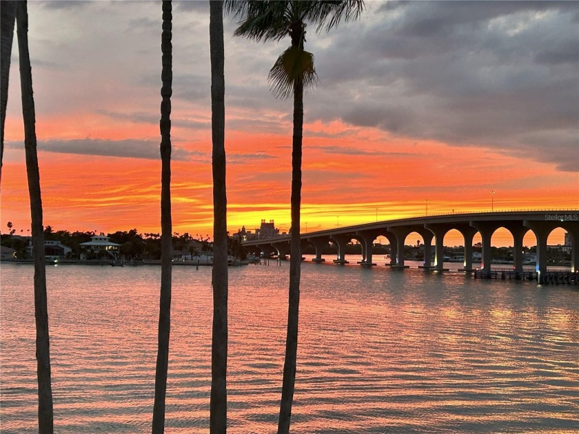 MILLION DOLLAR VIEW.. PRIVATE COMMUNITY BEACH.. FULLY UPDATED - Beach Condo for sale in St. Petersburg, Florida on Beachhouse.com