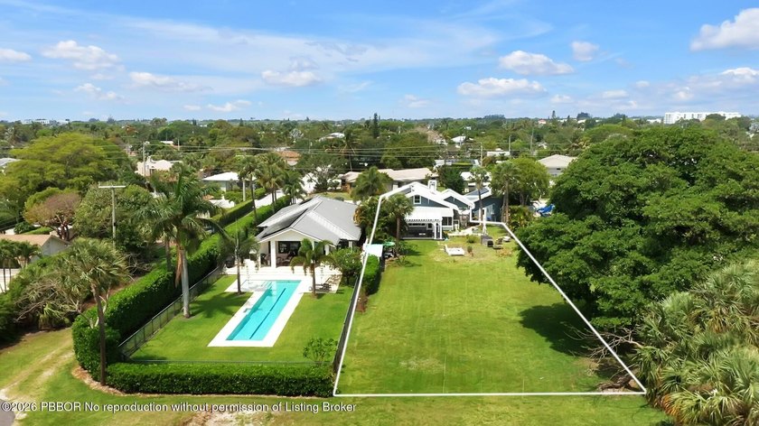 Breathtaking half acre on the Lake Worth municipal golf course - Beach Home for sale in Lake Worth Beach, Florida on Beachhouse.com