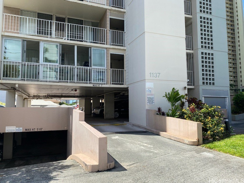 Affordable 2 bedroom Fee Simple condominium in convenient Makiki - Beach Condo for sale in Honolulu, Hawaii on Beachhouse.com