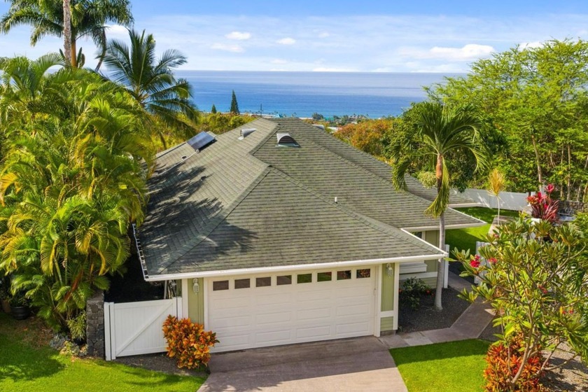 Modern Single-level home in Pualani Estates. Perched on a - Beach Home for sale in Kailua Kona, Hawaii on Beachhouse.com