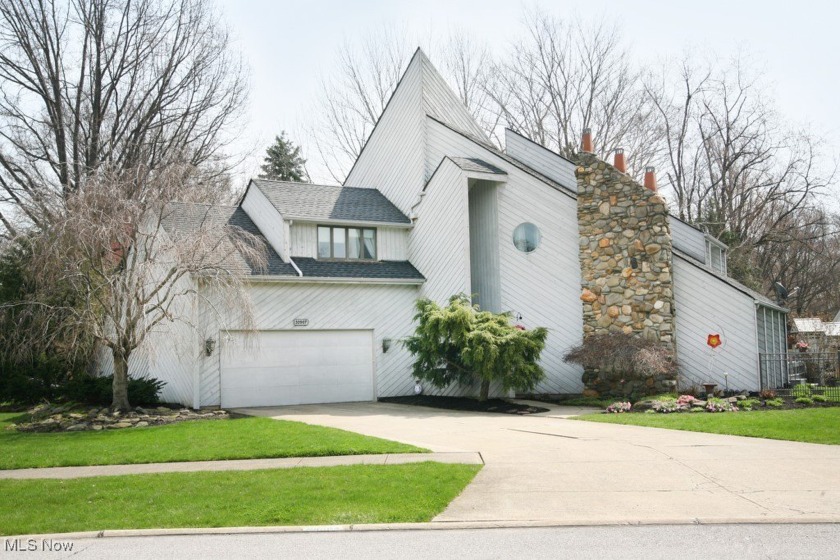 This stunning 4 bedroom Bay Village home is located in the - Beach Home for sale in Bay Village, Ohio on Beachhouse.com