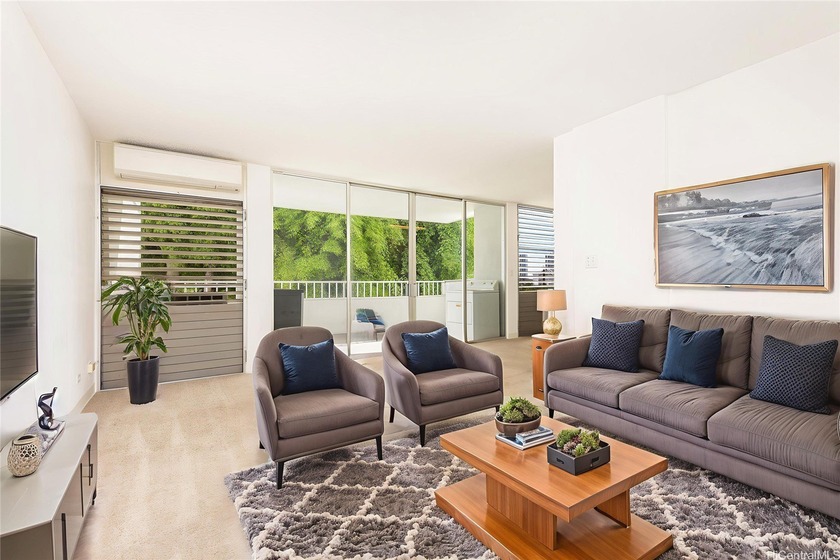 This Spacious 2 bed/2bath in the heart of Honolulu with an - Beach Condo for sale in Honolulu, Hawaii on Beachhouse.com