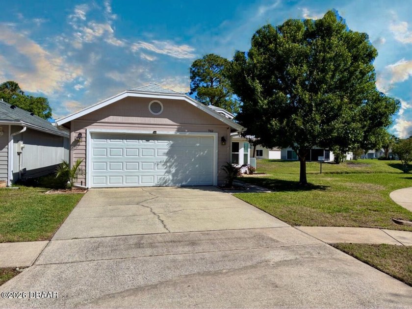 Nestled on a quiet cul-de-sac in the exclusive Silver Lakes - Beach Home for sale in Port Orange, Florida on Beachhouse.com