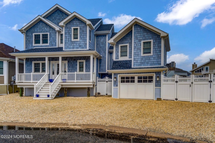 This beautiful four bedroom home sits on a cul-de-sac with a - Beach Home for sale in Manahawkin, New Jersey on Beachhouse.com