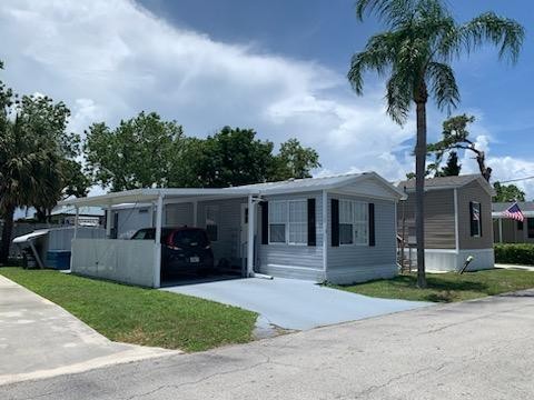 Wow! This beautiful 2bed/1bath home is move in ready and - Beach Home for sale in Greenacres, Florida on Beachhouse.com