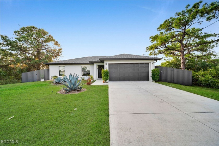 Welcome to this well-maintained 3-bedroom, 2-bathroom home - Beach Home for sale in Lehigh Acres, Florida on Beachhouse.com