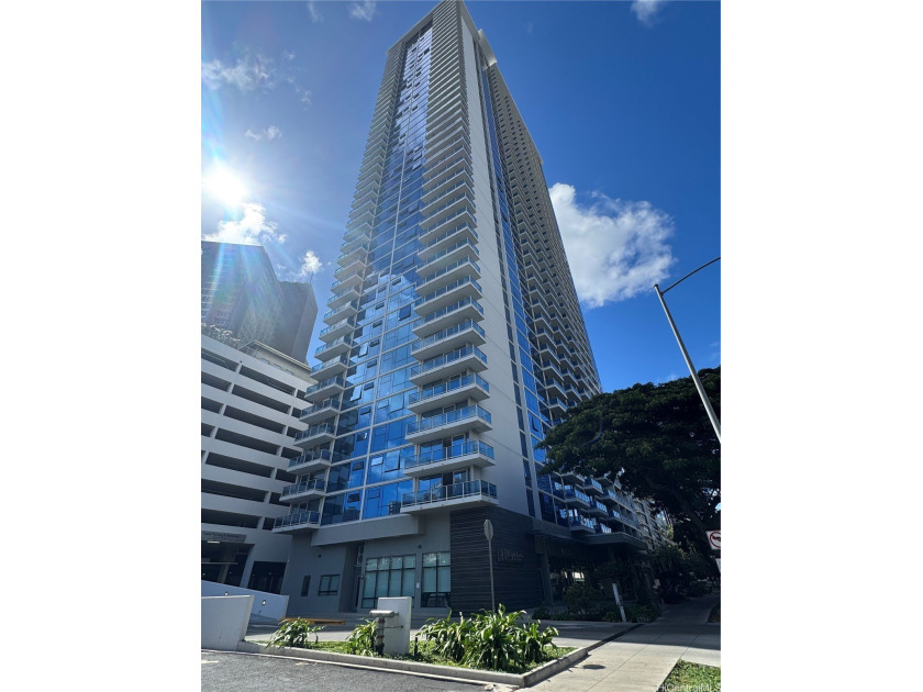 Beautiful city and mountain view high floor one bed one full - Beach Condo for sale in Honolulu, Hawaii on Beachhouse.com