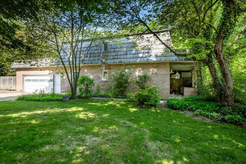 OPEN HOUSE SUNDAY 12:00 - 2:00
Welcome to this wonderful - Beach Home for sale in Coloma, Michigan on Beachhouse.com