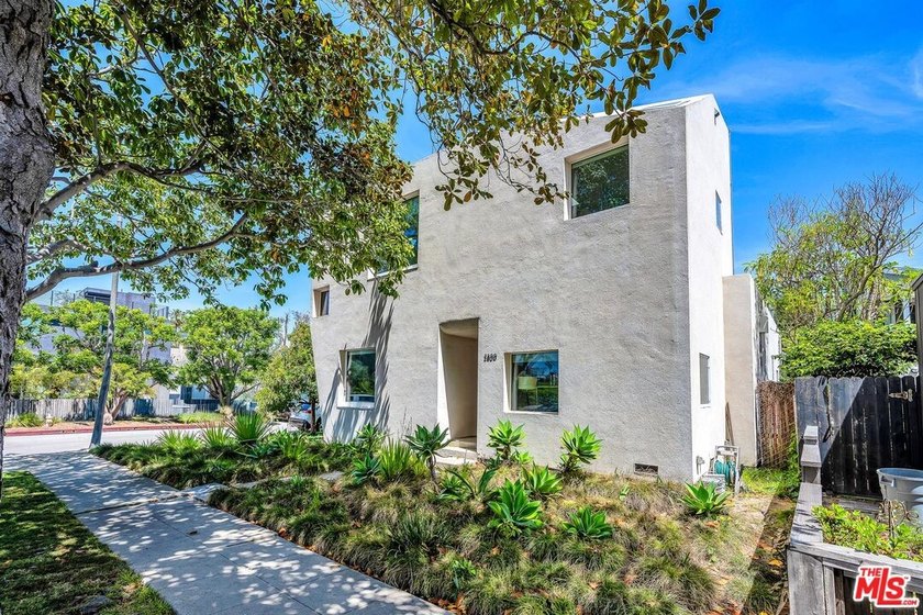 Architectural 2-story home on a prime corner lot in one of - Beach Home for sale in Venice, California on Beachhouse.com