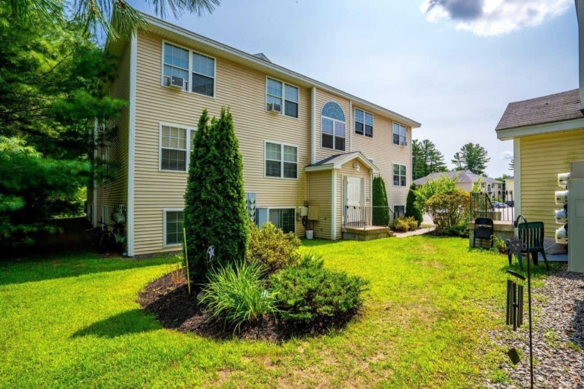 Why rent when you can buy? This 2 bedroom condo offers a low - Beach Condo for sale in Old Orchard Beach, Maine on Beachhouse.com