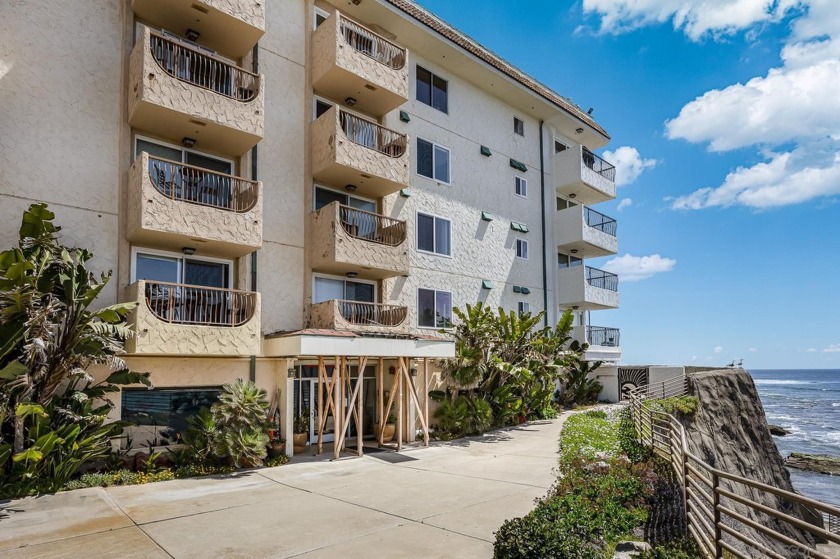 Welcome to your dream oceanfront condo at Sunset Cliffs! This - Beach Home for sale in San Diego, California on Beachhouse.com
