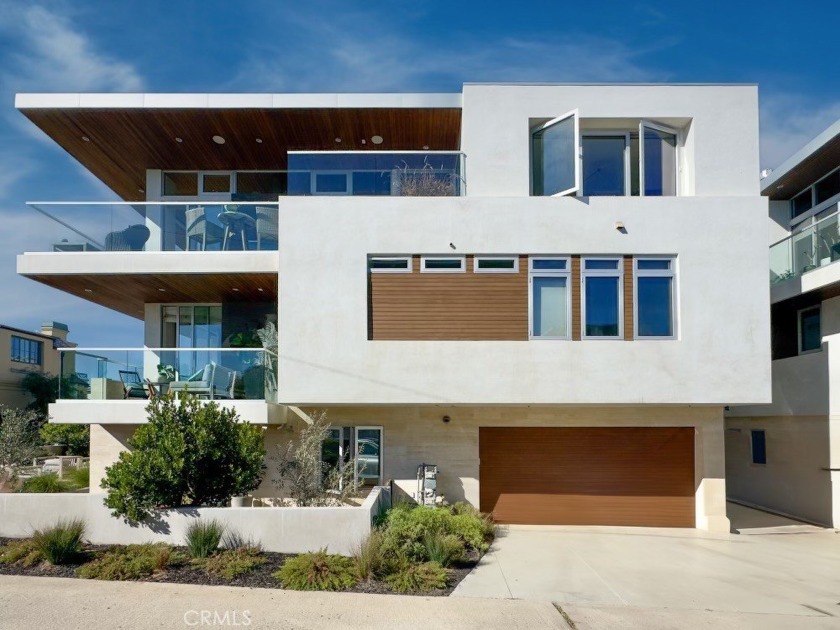 Imagine a home that feels like a private getaway every day - Beach Home for sale in Manhattan Beach, California on Beachhouse.com