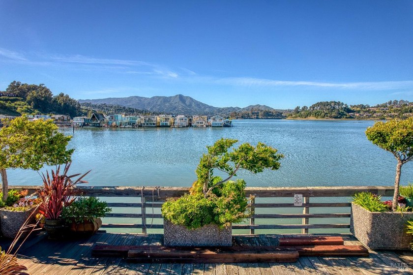 One-of-a-Kind Floating Sanctuary at the End of East Pier - Beach Home for sale in Sausalito, California on Beachhouse.com