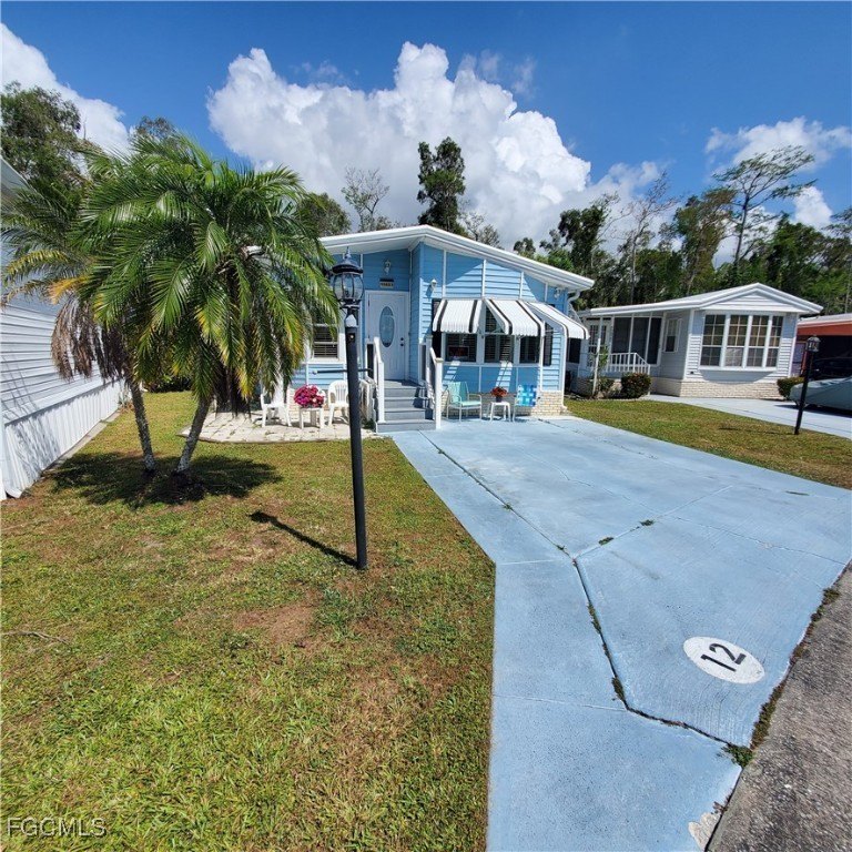Gorgeous, spaceous manufactured home in Corkscrew Woodlands an - Beach Home for sale in Estero, Florida on Beachhouse.com