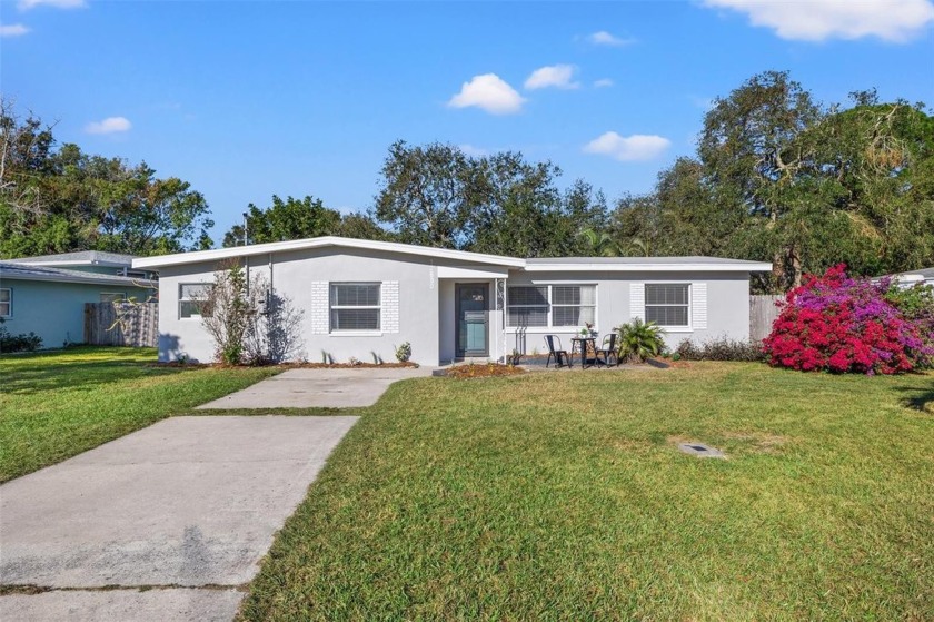 Under contract-accepting backup offers. This 3 bed | 2 bath home - Beach Home for sale in Largo, Florida on Beachhouse.com