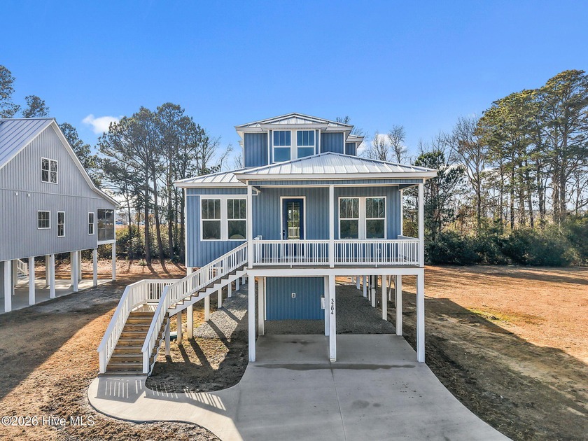 -$2,500 REFRIGERATOR ALLOWANCE- Located in the highly desirable - Beach Home for sale in Chocowinity, North Carolina on Beachhouse.com