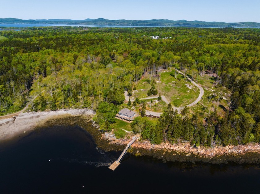 East Shore Drive, Islesboro.  Dark Harbor Village north along - Beach Home for sale in Islesboro, Maine on Beachhouse.com