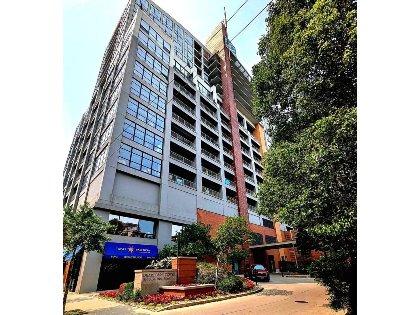 Welcome to Dearborn Tower in the Heart of the South Loop ~ - Beach Condo for sale in Chicago, Illinois on Beachhouse.com