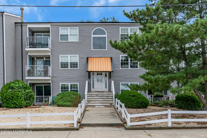 This nicely sized 1 bedroom, 1 bath, condo in a great location - Beach Condo for sale in Keansburg, New Jersey on Beachhouse.com