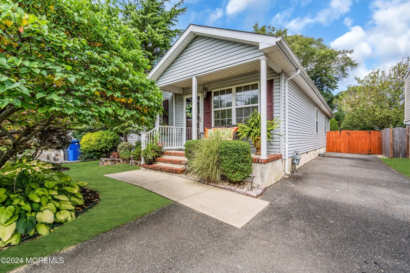 Welcome to 611 McKinley Ave in Toms River! Built in 1995, this - Beach Home for sale in Toms River, New Jersey on Beachhouse.com