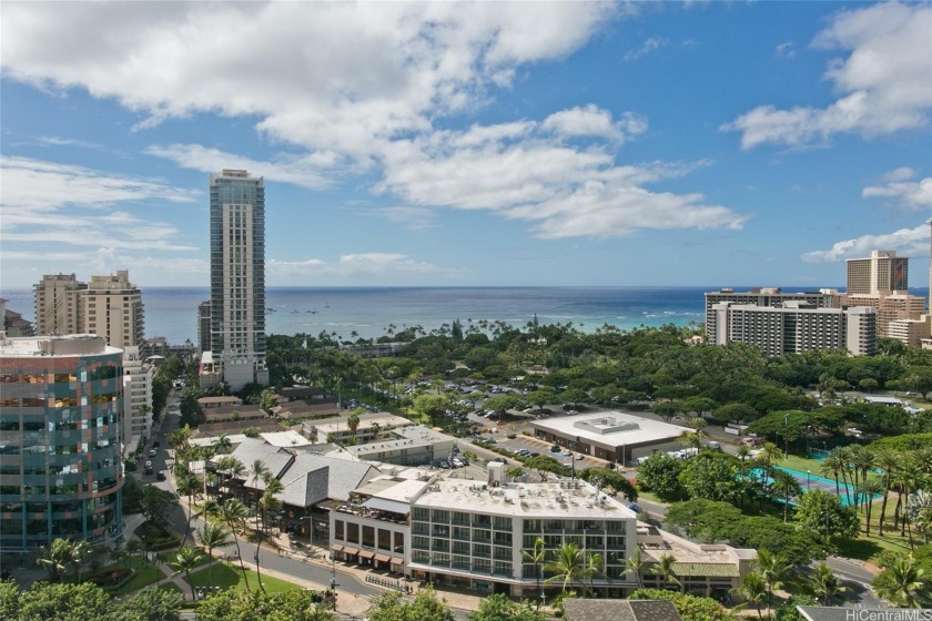 Stunning sunsets over Waikiki and the numerous full moons often
 - Beach Condo for sale in Honolulu, Hawaii on Beachhouse.com