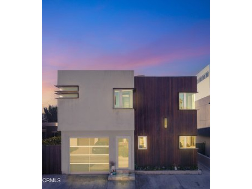 Discover a harmonious blend of contemporary design and - Beach Home for sale in Ventura, California on Beachhouse.com