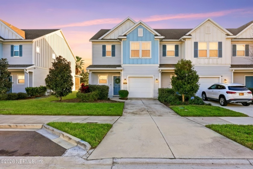 NO CDD! Beautiful 3-bed, 2.5-bath END unit townhome in the heart - Beach Condo for sale in Jacksonville, Florida on Beachhouse.com