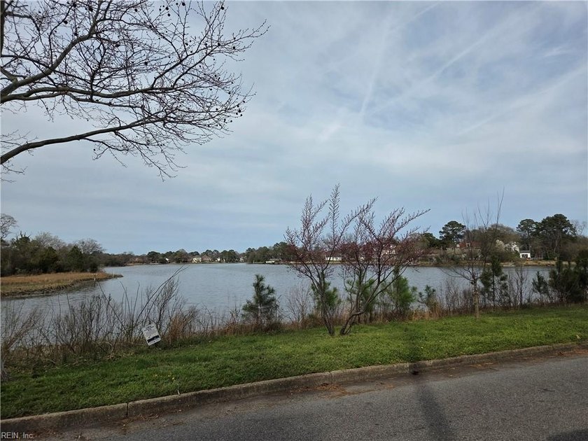 MAKE IT YOUR OWN!  Three bedroom home on large lot with water - Beach Home for sale in Norfolk, Virginia on Beachhouse.com