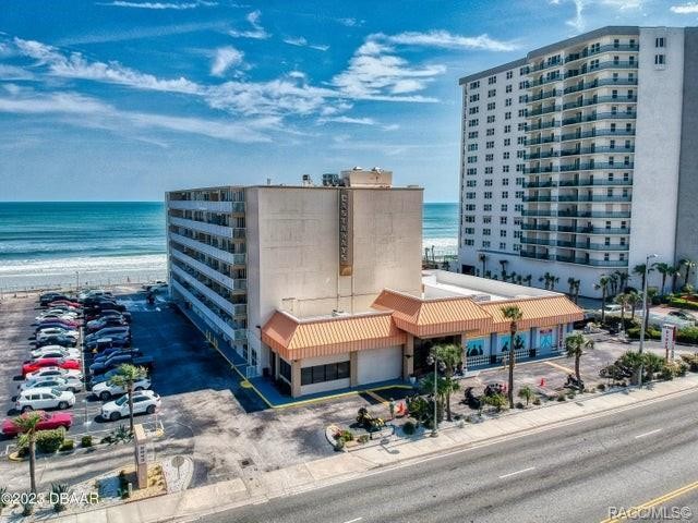 Looking for an investment property and vacation getaway?  Here - Beach Condo for sale in Daytona Beach, Florida on Beachhouse.com
