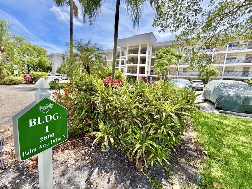 Freshly painted top-floor 2BR/2BA penthouse in a 4-story - Beach Condo for sale in Pompano Beach, Florida on Beachhouse.com