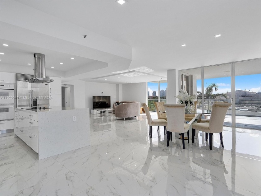 Discover your ideal residence in this extraordinary 5-bedroom, 4 - Beach Condo for sale in Aventura, Florida on Beachhouse.com