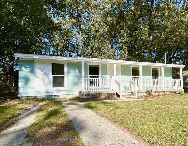 Welcome home to this newly renovated 4 bedroom, 3 full bath home - Beach Home for sale in Charleston, South Carolina on Beachhouse.com